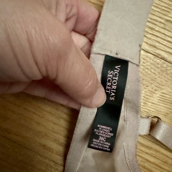 Victoria's Secret Very Sexy Bombshell Bra - Picture 4 of 9